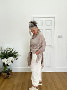 Cover up crinkle pants in cream