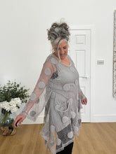 Load image into Gallery viewer, Fab circle net top in silver / grey
