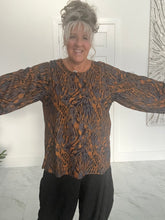 Load image into Gallery viewer, Bella Blue Orange mix top
