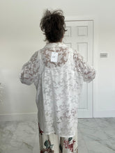 Load image into Gallery viewer, Light weight blouse
