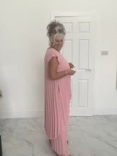 Load image into Gallery viewer, Pink pleated suit
