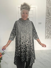 Load image into Gallery viewer, 3/4 sleeve high /low top
