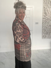 Load image into Gallery viewer, One button 3/4 length jacket
