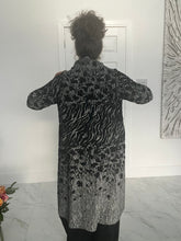 Load image into Gallery viewer, 3/4 sleeve high /low top
