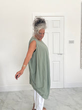 Load image into Gallery viewer, Sleeveless oversized dress

