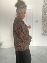 Load image into Gallery viewer, Bella Blue Orange mix top
