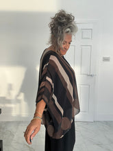 Load image into Gallery viewer, Stripe &amp; circle top
