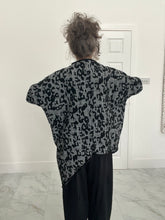 Load image into Gallery viewer, Rough edge asymmetric top
