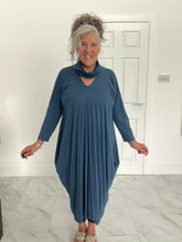 Load image into Gallery viewer, T- Shirt dress
