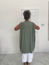 Load image into Gallery viewer, Sleeveless oversized dress
