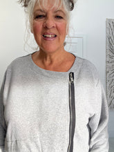 Load image into Gallery viewer, Sweatshirt jacket /top
