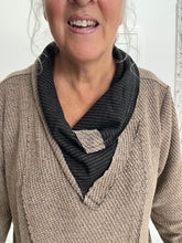 Load image into Gallery viewer, Cover Up lightweight coat
