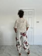 Load image into Gallery viewer, Cream /flower print cocoon pants
