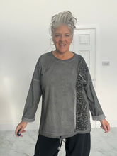 Load image into Gallery viewer, Leopard print sweatshirt
