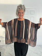 Load image into Gallery viewer, Stripe &amp; circle top
