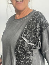 Load image into Gallery viewer, Leopard print sweatshirt
