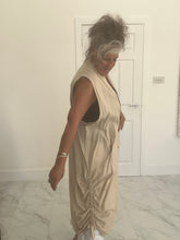Load image into Gallery viewer, Linen mix ruched long waistcoat
