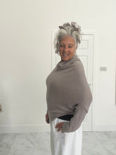 Load image into Gallery viewer, Knitted twisted jumper
