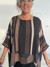 Load image into Gallery viewer, Stripe &amp; circle top
