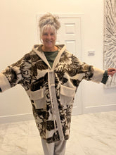 Load image into Gallery viewer, Wool mix duffel Coat
