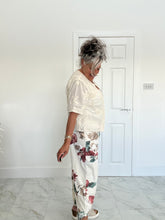 Load image into Gallery viewer, Cream /flower print cocoon pants

