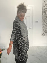 Load image into Gallery viewer, 3/4 sleeve high /low top
