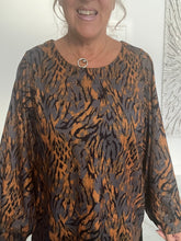 Load image into Gallery viewer, Bella Blue Orange mix top
