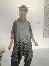 Load image into Gallery viewer, 3/4 sleeve high /low top
