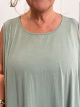 Load image into Gallery viewer, Sleeveless oversized dress
