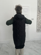 Load image into Gallery viewer, Quilted long zip gillet
