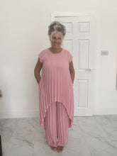 Load image into Gallery viewer, Pink pleated suit
