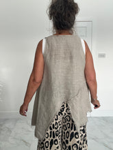 Load image into Gallery viewer, Taupe linen frayed top
