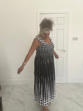 Load image into Gallery viewer, Elasticated top dress
