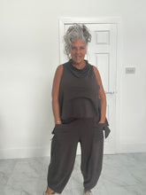 Load image into Gallery viewer, Chocolate brown 2 pocket cocoon pant

