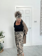 Load image into Gallery viewer, Animal print Cocoon pants
