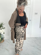Load image into Gallery viewer, Animal print Cocoon pants
