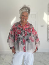 Load image into Gallery viewer, Beautiful floaty blouse
