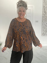 Load image into Gallery viewer, Bella Blue Orange mix top
