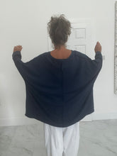 Load image into Gallery viewer, Oversized seamed sweatshirt
