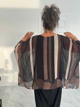 Load image into Gallery viewer, Stripe &amp; circle top
