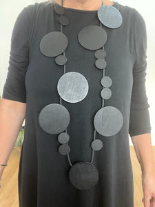 Disc necklace