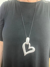 Load image into Gallery viewer, Heart necklace
