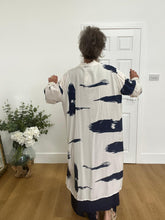 Load image into Gallery viewer, Cream and navy easy to wear long jacket
