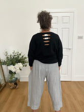 Load image into Gallery viewer, Grey 3/4 linen pants
