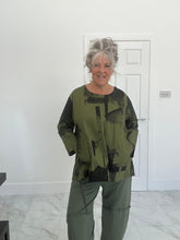 Load image into Gallery viewer, Bella Blue khaki pattern top with 2 pockets
